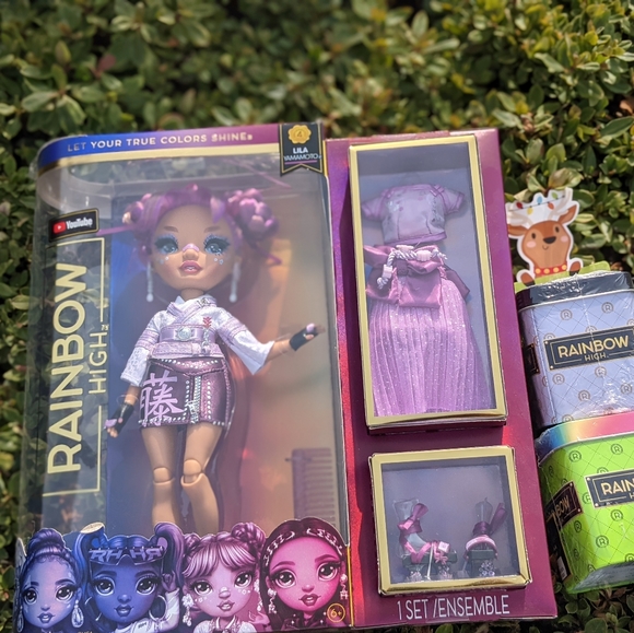 Rainbow High Lila Yamamoto Fashion Doll w/ 2 Designer Outfits + 2 BONUS Tins - Picture 6 of 13